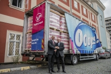 Háromezer idősgondozásban élő embert lát el egy évig higiéniai papírtermékkel a Vajda-Papír
